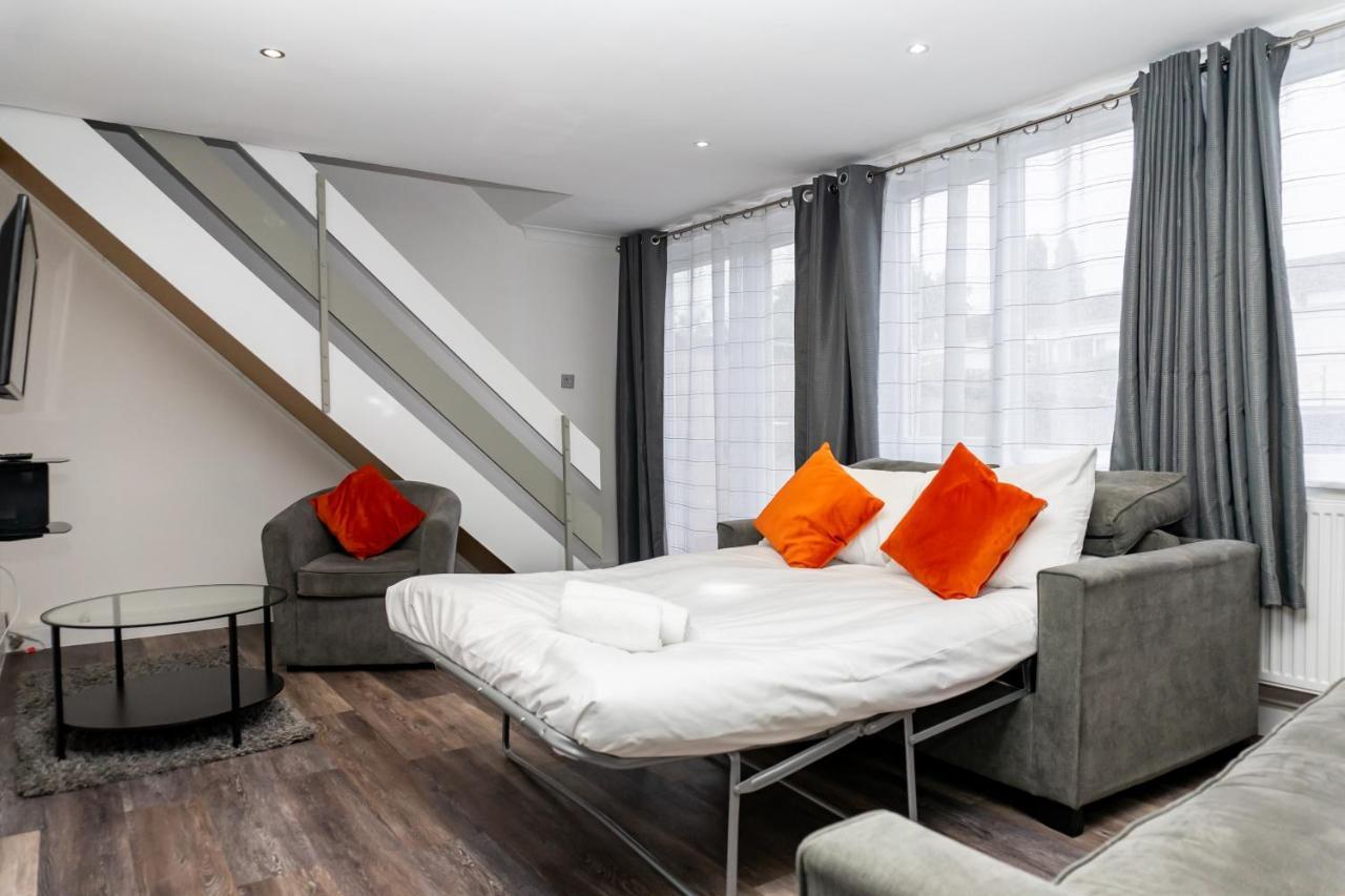 Apartment Inspiration By Olauda Sa - 3 Bed House With Free Parking Swindon