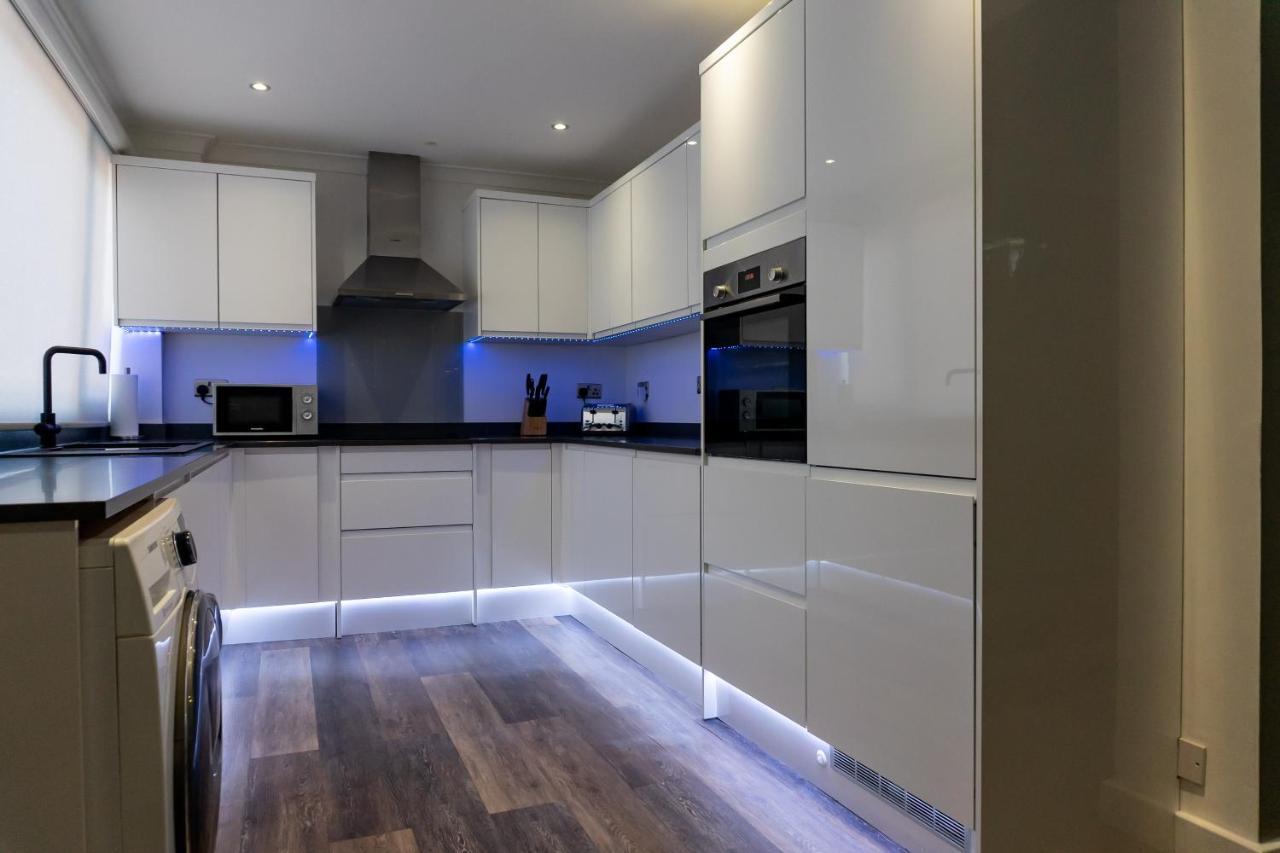 Inspiration By Olauda Sa - 3 Bed House With Free Parking Swindon